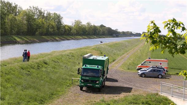 Eine 19-jährige Prostituierte ist Ende April tot in der Weser gefunden worden. Im Mai suchten örtliche Polizeikräfte nach weiteren Spuren.