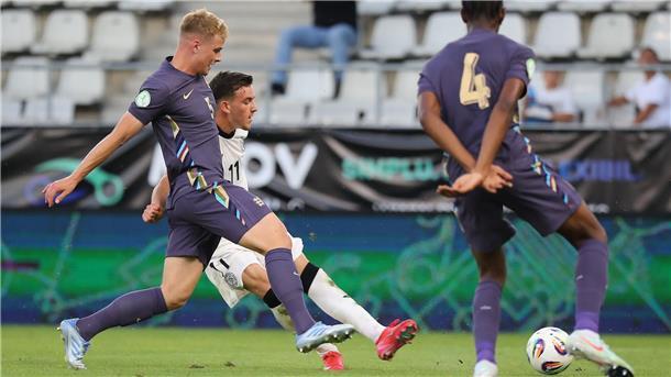 5:5 nach 5:1 gegen England: Deutscher U19 droht EM-Aus Eine 5:1-Führung reichte der deutschen U19 nicht zum Sieg gegen England.