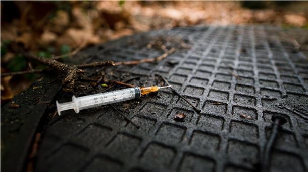 Heroin-Knappheit: Warnung vor gefährlicheren Alternativen Eine benutzte Spritze, die üblicherweise zum Spritzen von Heroin genutzt wird (Symbolbild).