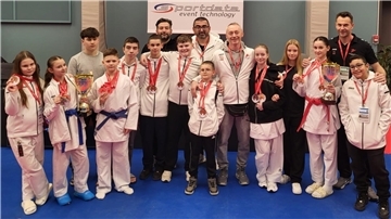 Eine Bilanz, die sich sehen lassen kann: Bei den Copenhagen Open holten die Athleten der Karate-Schule Nippon insgesamt elf Medaillen.