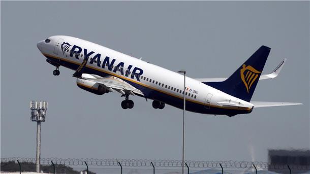Ryanair: Wachstum vor allem außerhalb Deutschlands Eine Boeing 737 der Fluggesellschaft Ryanair startet vom Flughafen Berlin Brandenburg (BER) „Willy Brandt“.