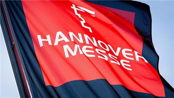 „ChatGPT für Ingenieure“ Ki in den Mittelpunkt Eine Fahne zur Hannover Messe weht im Licht der Sonne auf dem Messegelände.