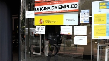 Eine Frau auf Arbeitssuche in einem Vermittlungszentrum in Madrid.