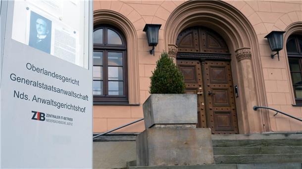 Eine Frau aus Hildesheim ist als mutmaßliche Terroristin angeklagt. (Archivbild)