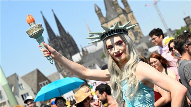Eine Freiheitsstatue in Köln.