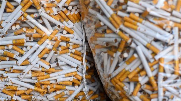 Illegale Fabrik: Zoll stellt 29 Millionen Zigaretten sicher Eine ganze illegale Fabrik zur Produktion und Verpackung von Zigaretten haben Zollfahnder in Westfalen entdeckt. (Archivbild)