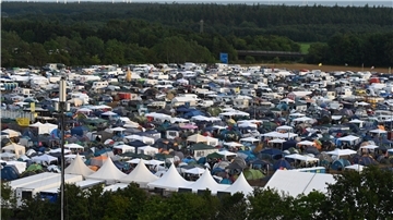 Eine Gruppe aus Heide (Schleswig-Holstein) soll das Womo Camp Süd mit Rechtsrock beschallt haben. Darunter auch indizierte Songs.