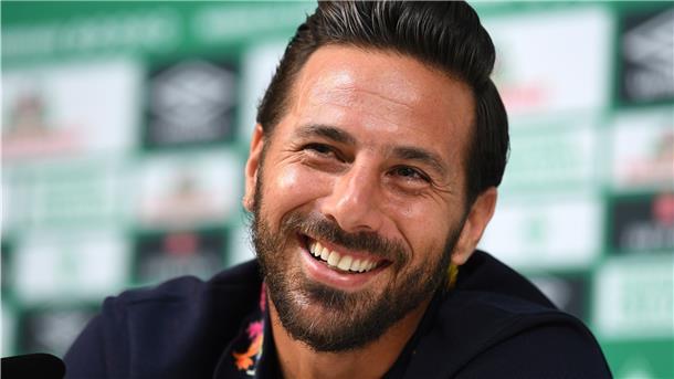 Eine Legende tritt ab. Claudio Pizarro ist mit 109 Bundesligatoren Rekordtorschütze des SV Werder Bremen.
