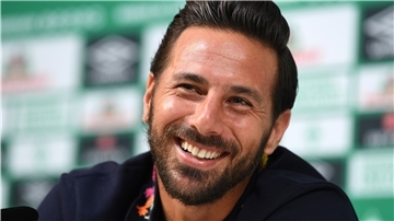 Eine Legende tritt ab. Claudio Pizarro ist mit 109 Bundesligatoren Rekordtorschütze des SV Werder Bremen.