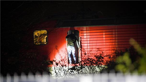 Eine Lock steht an der Unfallstelle in Recklinghausen.