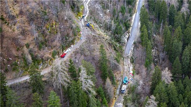 Eine Luftaufnahme des Felssturzes in Österreich.