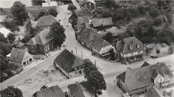 Eine Luftaufnahme vom Sittenser Marktplatz aus dem Jahr 1955.