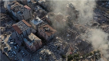 Eine Luftaufnahme zeigt die Zerstörung in Antakya.