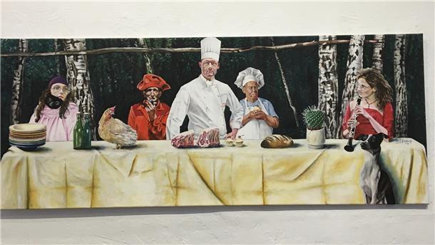 Eine merkwürdige Gesellschaft hat auf dem Bild „Tischsitten“ Platz genommen, die normalerweise wohl niemals zusammen zu Abend essen würden. Peter K. Kirchhof fügt auf seinen Bildern zusannen, was sonst nicht zusammengehört.
