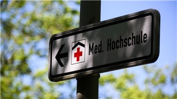 Eine nach MHH-Angaben weltweit erste OP mit neuer Technik rettete einer Krebspatientin das Leben. (Symbolbild) 