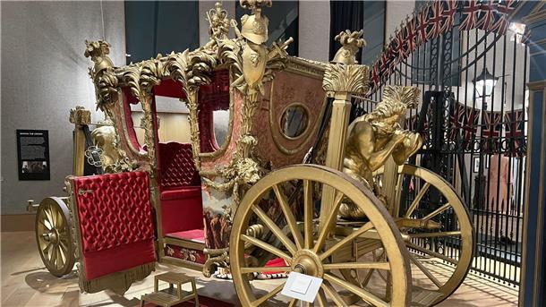Eine Nachbildung der „Gold State Coach“ ist im Auktionshaus Bonhams ausgestellt.