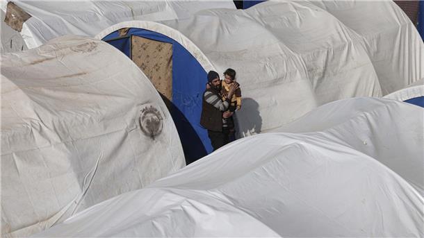 Sorge vor Infektionskrankheiten im Erdbebengebiet Eine Notunterkunft im syrischen Salqin.