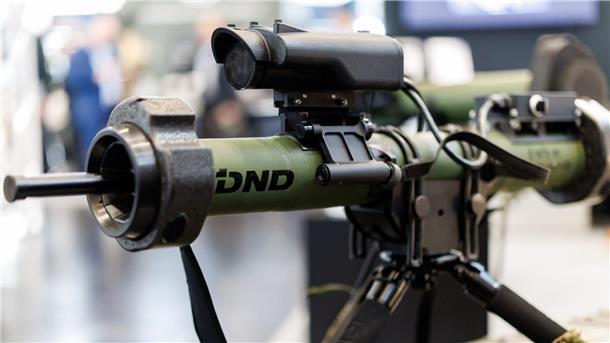 Das tut sich in Deutschlands Waffenbranche Eine Panzerfaust von DND bei der Nürnberger Messe für Sicherheitstechnologie, Enforce Tac.