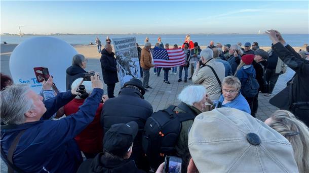 An der Columbuskaje in Bremerhaven treffen sich Elvis-Fans.
