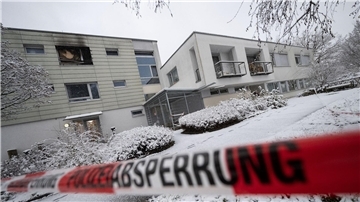 Eine psychisch erkrankte Frau verursachte einen  Brand in einem Pflegeheim - mit fatalen Folgen.
