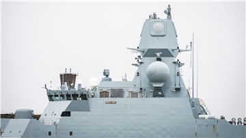 Eine Rakete auf einem Militärschiff in Dänemark hat zu Sperrungen im Luft- und Seeverkehr geführt.