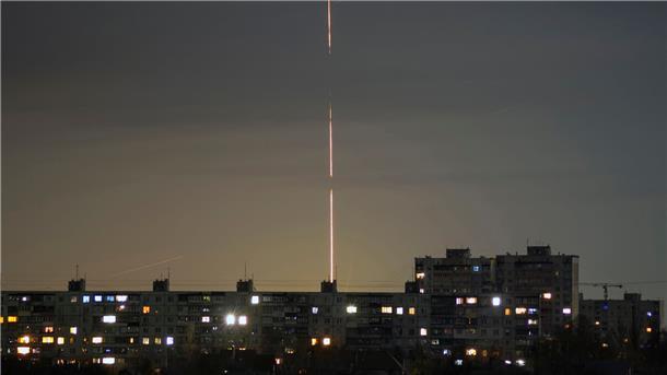 Eine russische Rakete wird in der Region Belgorod abgefeuert.