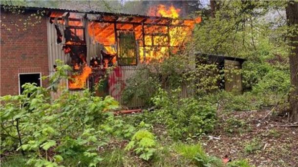 Eine Scheune in Wiepenkathen im Landkreis Stade war am Montagnachmittag in Vollbrand geraten.