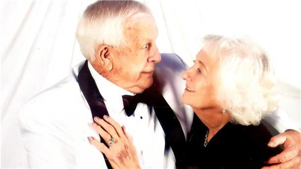 Eine schöne Erinnerung: Don und Marion Morgan beim Captains-Abend auf dem Kreuzfahrtschiff.