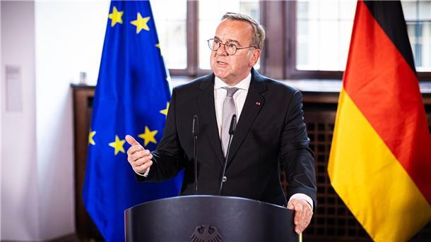 Pistorius übt bei Rüstung Schulterschluss mit Frankreich Eine Stärkung der europäischen Verteidigungsbereitschaft sei nur im engen deutsch-französischen Schulterschluss, so der Minister.