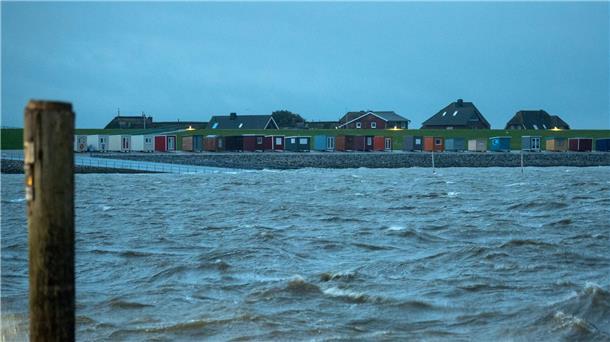 Erster Herbststurm an der Küste - keine Fahrt nach Helgoland Eine Sturmflut wird an der deutschen Nordseeküste am Montag nicht erwartet.
