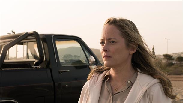 ARD-Thriller beliebter als seichtes Unterhaltungsprogramm Eine Szene aus „Spurlos in Athen“: Jugendrichterin Marlene Neubach (Silke Bodenbender) reist nach Griechenland, auch um ihren Sohn Jakob zu besuchen.