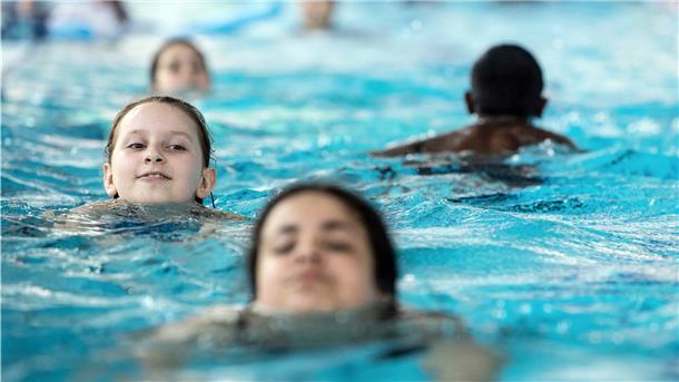 Eine übergangsweise Schließung des Zevener Aquafit würde hiesige Schulen vor große Probleme stellen.