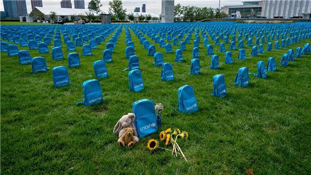 Unicef: Kindersterblichkeit weltweit deutlich zurückgegangen Eine von Unicef organisierte Installation in New York veranschaulichte das Ausmaß von Kindersterblichkeit in Konfliktgebieten im Jahr 2018.