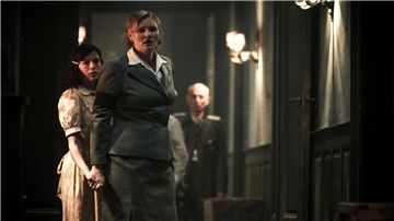 Eine wichtige Rolle bekommt in der 4. Staffel von „Das Boot“ Hannie Lessing (Rosalie Thomass), die Schwester von U-Boot-Kommandant Klaus Hoffmann (Rick Okon).