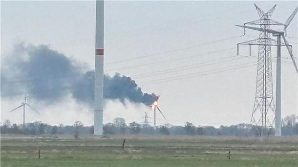 Brand einer Windkraftanlage in Brake