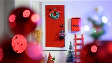 Eine Zaubertür für den Wichtel: Anfang Dezember ziehen in Häuser mit Kindern die Helfer vom Weihnachtsmann ein. 
