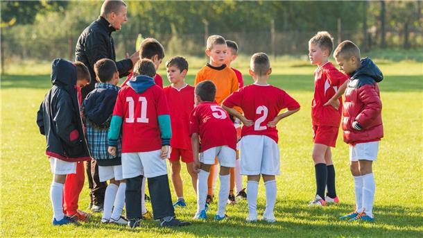 Weser und Stadtleben – Wie Kinder in und um Bremen ihr Potenzial entdecken Fußballverein auf Rasen