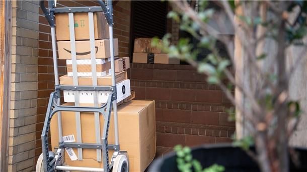 Verdi fordert Verbot von Werkverträgen in Paketbranche Einem Gutachten zufolge ist in Deutschland nahezu jeder zweite Paketzusteller bei Subunternehmen beschäftigt.