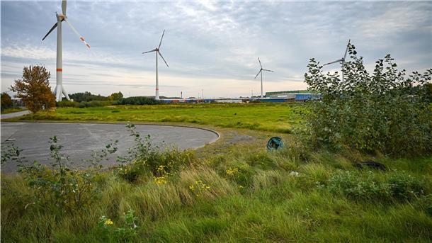 Einen Interessenten gibt es offenbar schon: Um die noch unbebauten Flächen im Gewerbegebiet Speckenbüttel vermarkten zu können, will die Stadt 7,5 Millionen Euro in die Ertüchtigung des Kanalnetzes investieren.