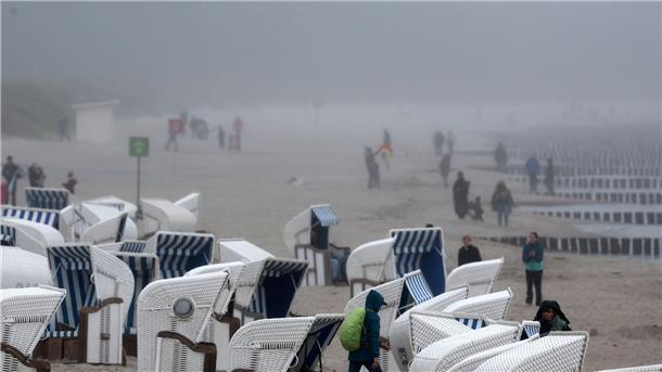 Spanier über Deutschland: Effizient, aber unsympathisch Einen Strandurlaub stellen sich Spanier entschieden anders vor. (Archivbild)