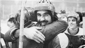 Einer der ersten ausländischen Stars des RSC Bremerhaven: Billy Flynn nach dem entscheidenden Spiel in der Aufstiegsrunde 1978 in Deggendorf.