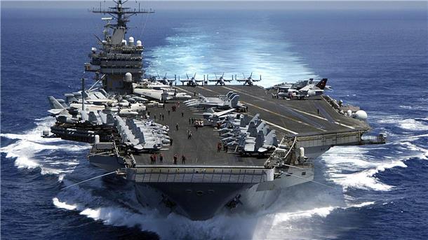 Einer der größten US amerikansichen Flugzeugträger ist auf hoher See unterwegs. Die weltweiten Militärausgaben haben 2023 erneut einen Höchststand erreicht.