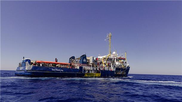 Sea-Watch will weiteres Schiff zur Seenotrettung schicken Einer der Vorgänger des neuen Schiffs: Die Sea Watch 3 im Einsatz im Juli auf dem Mittelmeer.