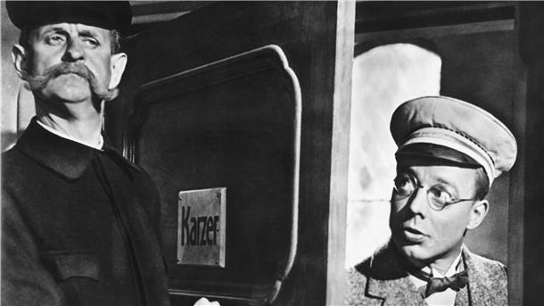 Adventskalender: 24 Tage, 24 Tipps fürs Fernsehgucken Einer der Weihnachtsklassiker: Johannes Pfeiffer (Heinz Rühmann, r.) in „Die Feuerzangenbowle“. Das Erste zeigt an Heiligabend um 21.45 Uhr den deutschen Komödienklassiker von 1944.