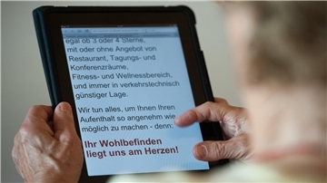 Einer Studie zufolge fühlen sich viele unter den 60- bis 69-Jährigen im Umgang mit dem Internet nicht sicher. Der Seniorenbeirat Wurster Nordseeküste und die VHS möchten das mit einem gezielten Angebot ändern.