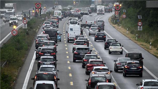 Umfrage: Mehrheit will Auto unter 30.000 Euro Einer Umfrage zufolge ist der Preis beim Autokauf für eine Mehrheit das wichtigste Kriterium.