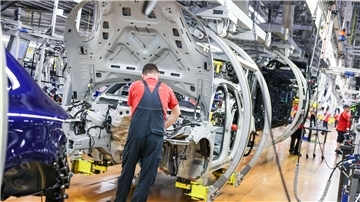 Einer Umfrage zufolge sanken zuletzt die Bindung der Beschäftigten in die Perspektiven ihres Unternehmens. Die Folge: hohe Bereitschaft für einen Jobwechsel.