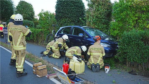Auto erfasst Mutter mit drei Kindern auf Gehweg Eines der drei Kinder wurde lebensgefährlich verletzt.
