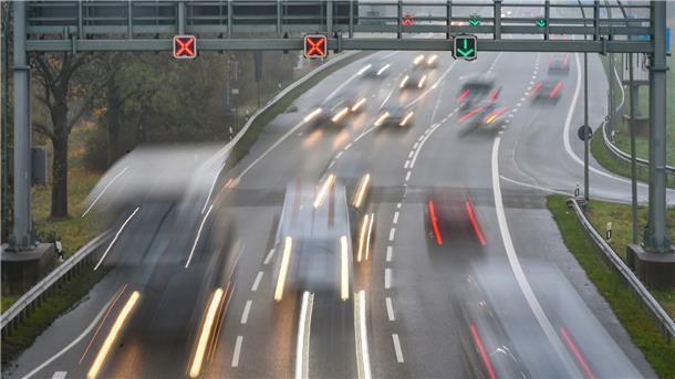 Einfallsschneise für viele Pendler: der Autobahnzubringer Zentrum. Neun von zehn Arbeitnehmern, die nach Bremerhaven fahren, nehmen das eigene Auto.