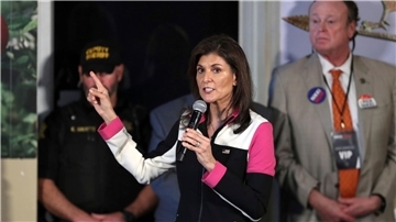 Einige Beobachter hatten erwartet, dass Nikki Haley relativ schnell nach der Abstimmung in New Hampshire vor mehr als einer Woche hinschmeißen könnte.
